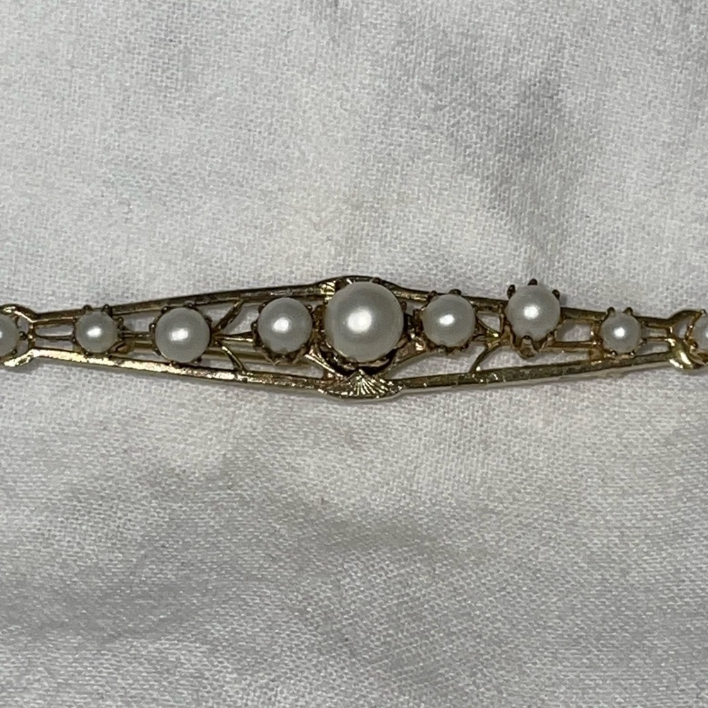 Vintage gold tone cut out diamond bar pearl brooch pin